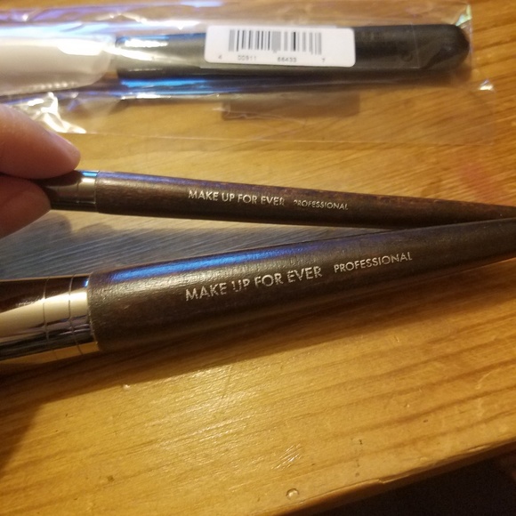 MAC Cosmetics Contour Brush 161S, 2 MUFE brushes - Picture 3 of 5